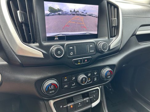 Used 2022 GMC Terrain SLT image 21