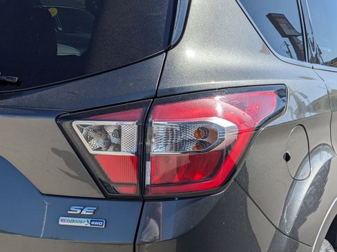 Used 2018 Ford Escape SE image 11