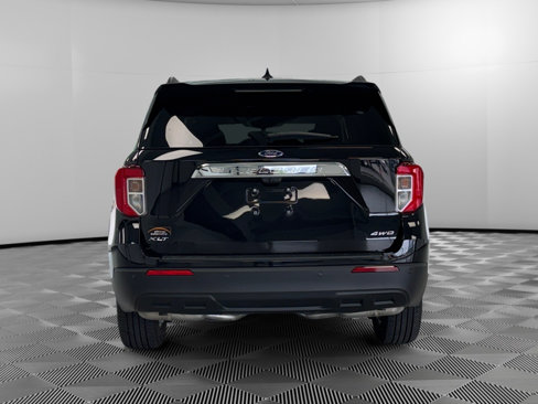 Used 2024 Ford Explorer XLT image 7