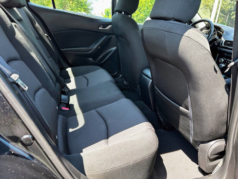 Used 2015 MAZDA MAZDA3 i Touring w/ Technology Package image 18