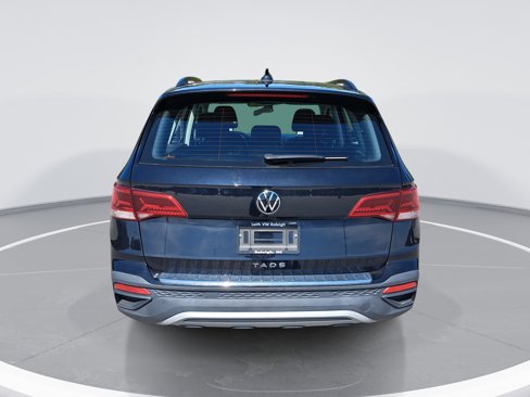 Certified 2022 Volkswagen Taos S image 4