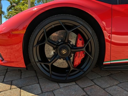 Used 2020 Lamborghini Huracan EVO image 34