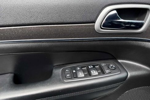 Used 2018 Jeep Grand Cherokee Limited image 13