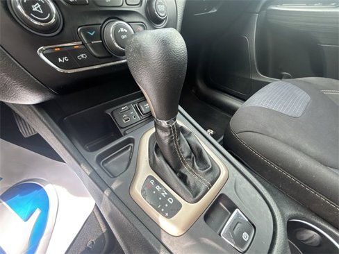 Used 2015 Jeep Cherokee Latitude image 22