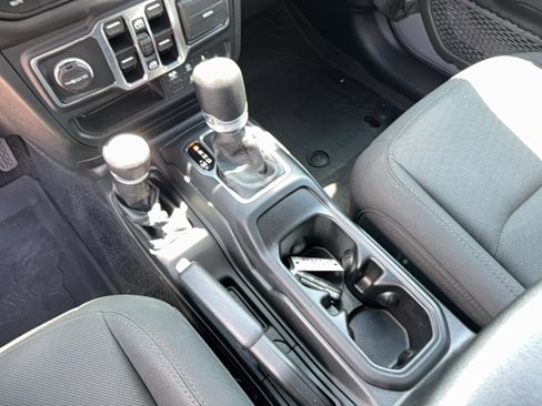 Used 2022 Jeep Wrangler Unlimited Sport image 21