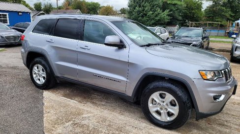 Used 2017 Jeep Grand Cherokee Laredo image 5