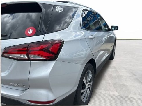 Used 2022 Chevrolet Equinox Premier image 3