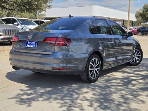 Used 2017 Volkswagen Jetta SE image 5