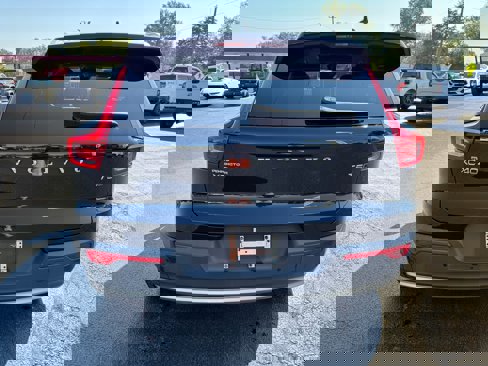 Used 2020 Volvo XC40 T5 Momentum image 6