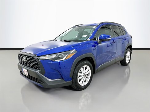 Used 2022 Toyota Corolla Cross LE image 3