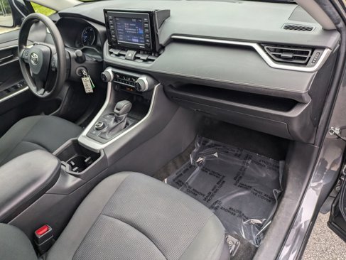 Used 2022 Toyota RAV4 LE image 23