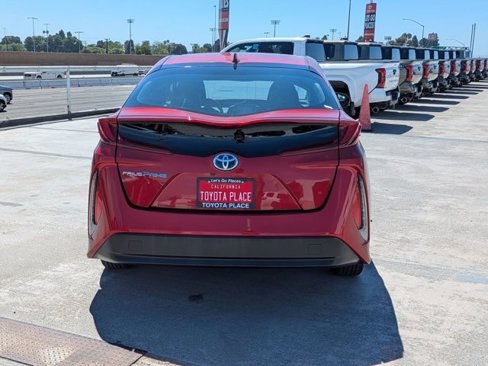 Used 2017 Toyota Prius Prime Premium image 9