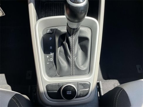 Used 2021 Hyundai Venue SEL image 24