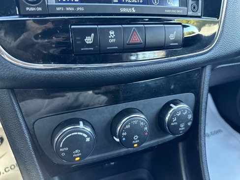 Used 2011 Chrysler 200 Limited image 19