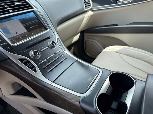 Used 2017 Lincoln MKX Reserve image 23