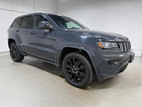 Used 2018 Jeep Grand Cherokee Altitude image 3