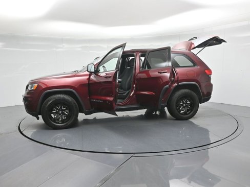 Used 2017 Jeep Grand Cherokee Laredo image 37