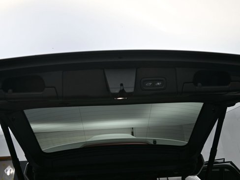 Certified 2022 Volvo XC60 B5 Momentum w/ Advanced Package image 32