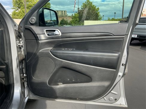 Used 2019 Jeep Grand Cherokee Altitude image 23