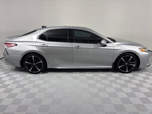 Used 2020 Toyota Camry XSE image 7