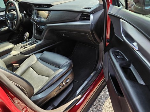 Used 2017 Cadillac XT5 Luxury image 8