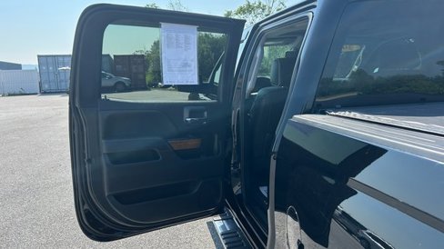 Used 2018 Chevrolet Silverado 1500 High Country image 26