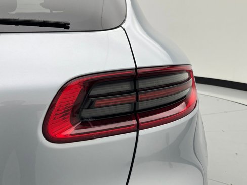Used 2017 Porsche Macan Turbo image 52
