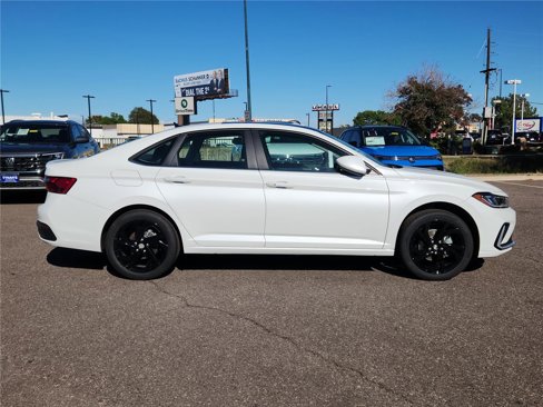 New 2025 Volkswagen Jetta SE image 2