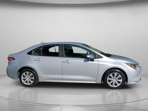 Used 2021 Toyota Corolla LE image 33