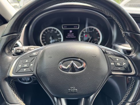Used 2017 INFINITI QX30 image 12