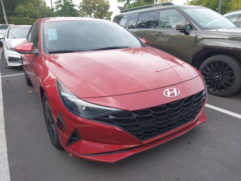 Used 2022 Hyundai Elantra Blue image 1