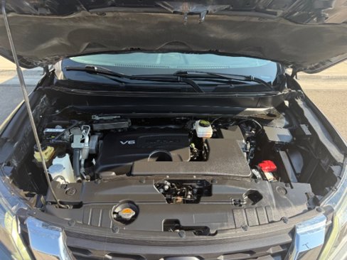 Used 2017 Nissan Pathfinder Platinum image 3