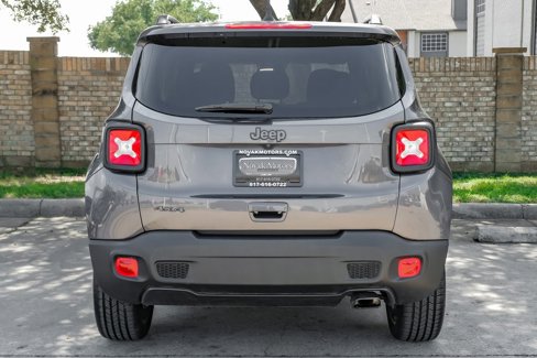 Used 2021 Jeep Renegade Latitude w/ Sun & Sound Group image 19