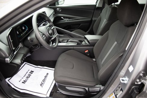 Used 2025 Hyundai Elantra SE image 19