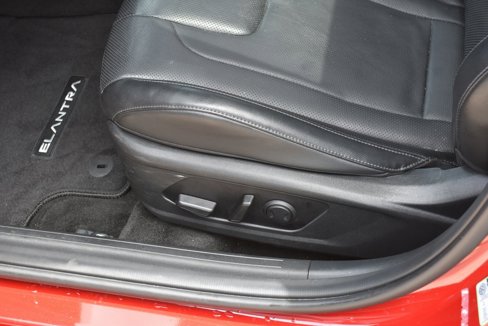 Used 2023 Hyundai Elantra Limited image 29