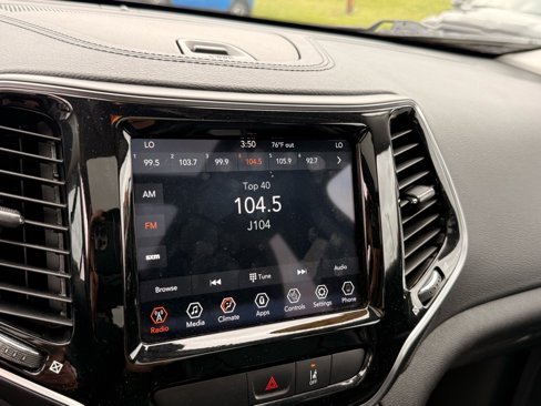 Used 2022 Jeep Cherokee Limited image 19