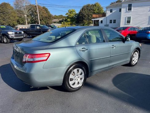 Used 2010 Toyota Camry LE image 4