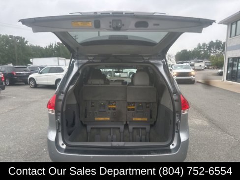 Used 2014 Toyota Sienna XLE image 30