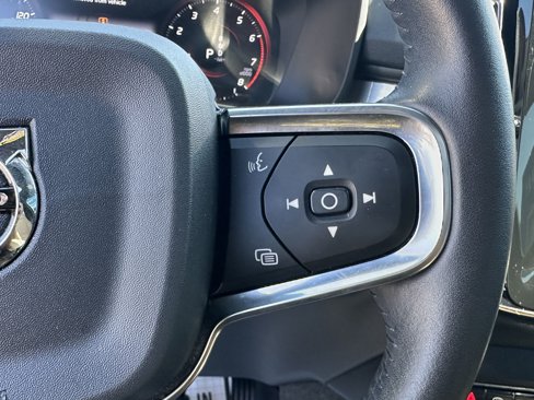 Used 2019 Volvo XC40 T5 Momentum image 26