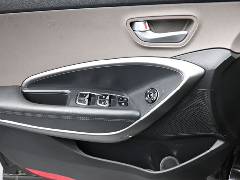 Used 2019 Hyundai Santa Fe XL SE image 10