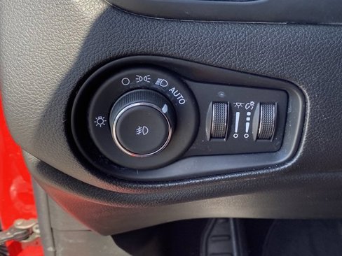 Used 2021 Jeep Renegade Latitude image 19