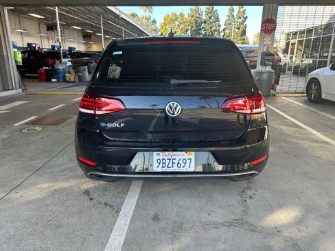 Used 2017 Volkswagen e-Golf SE w/ DC Fast Charging Package image 4