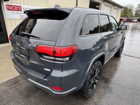 Used 2018 Jeep Grand Cherokee Altitude image 3
