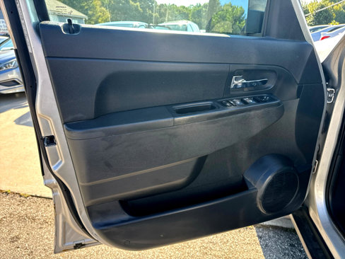 Used 2009 Jeep Liberty Sport w/ Popular Equipment Group image 9