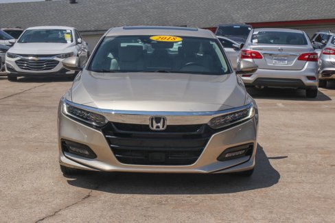 Used 2018 Honda Accord Touring image 2