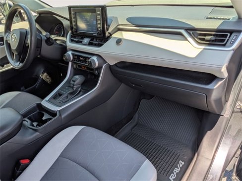 Used 2020 Toyota RAV4 XLE image 29
