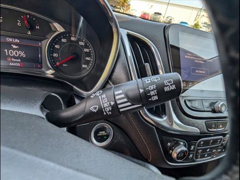 Used 2023 Chevrolet Equinox Premier image 20