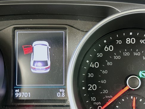 Used 2018 Volkswagen Tiguan SE w/ Panoramic Sunroof Package image 19