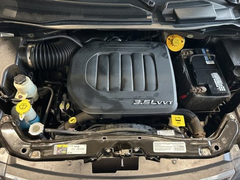 Used 2014 Chrysler Town & Country Touring image 35