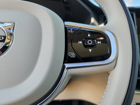New 2025 Volvo XC60 B5 Core image 32